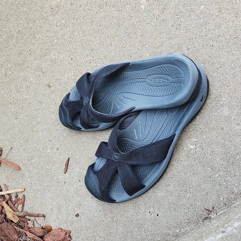 Keen slip ons